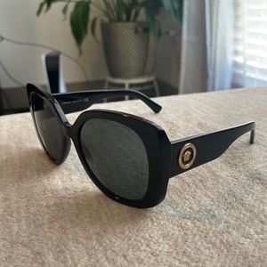 VERSACE SUNGLASSES 
VE4387